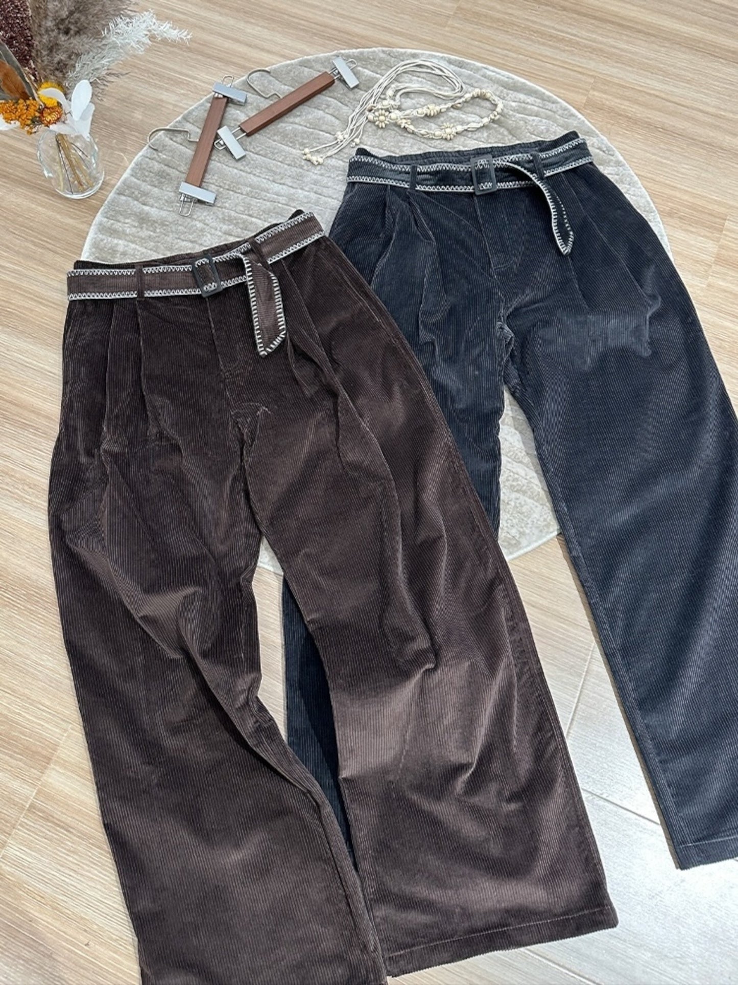 [MANUSCRIPT] SOFT CORE BAGGY TROUSER st5018
